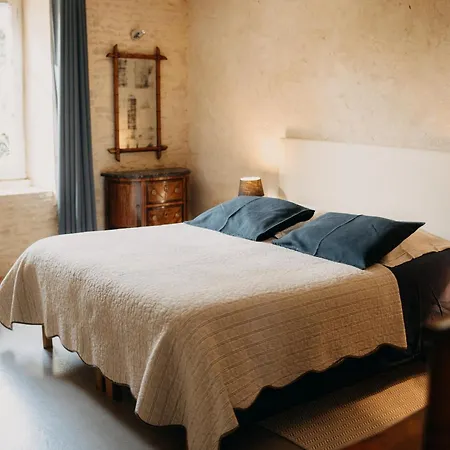 Privée Avec Grand Salon Et Cheminée Couette-café 2*