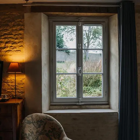 Suite privée avec grand salon et cheminée 4*