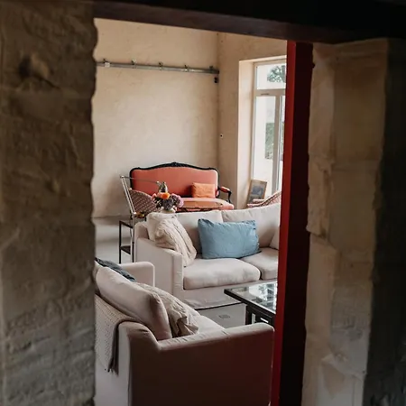 Suite privée avec grand salon et cheminée